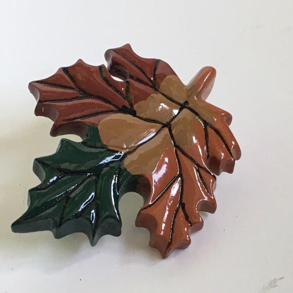 Autumn Splendor: Multi-Colored Fall Leaf Pin Brooch in Green, Orange, and Red - Picture 3 of 3